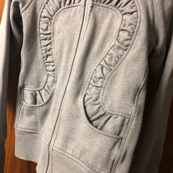 Lululemon Scuba Hoodie | Size 6 - Picture 4 of 12